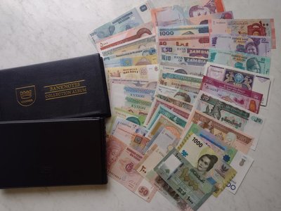Album for banknotes + 40 banknotes