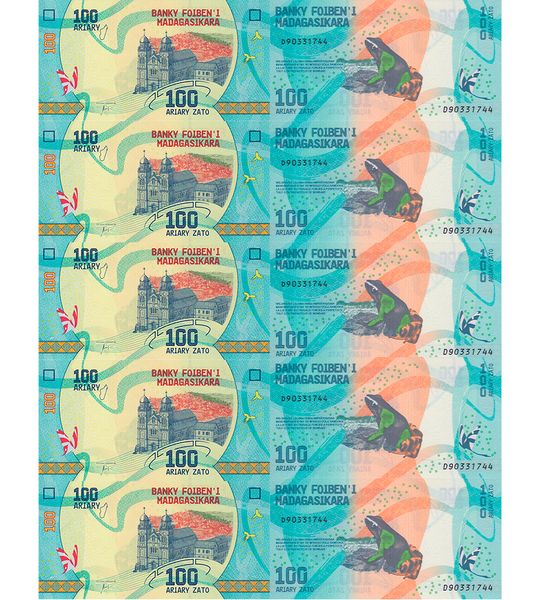 10 банкнот 100 Ariary, Мадагаскар, 2017 рік, UNC 002449 фото